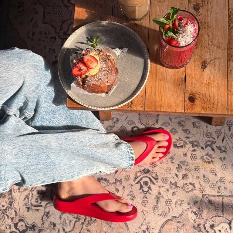 Tiki-Red-coffee-table